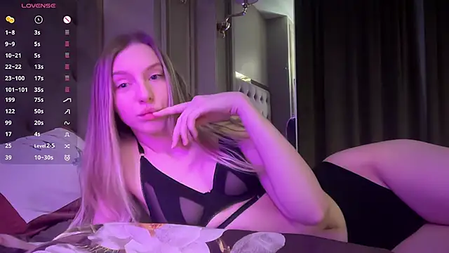 blondinkaa online show from March 7, 2026, 6:24 pm