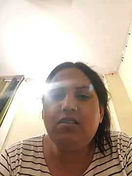 Snapshot of Hotmylips chatting on April 14, 2026, 5:18 pm Hotmylips online show from April 14, 2026, 5:18 pm