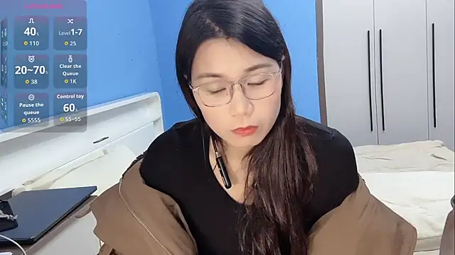 Emma-mimi online show from December 17, 2025, 12:43 pm