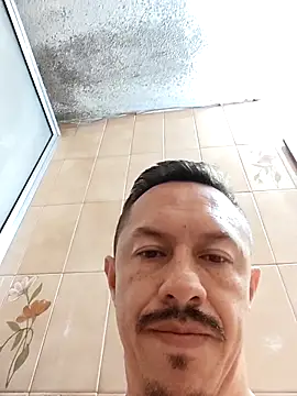 L hotcream online show from April 18, 2026, 1:35 pm