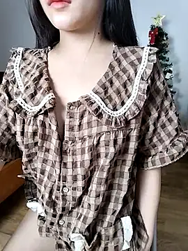 Snapshot of Miu_ii chatting on December 17, 2025, 2:00 pm Miu ii online show from December 17, 2025, 2:00 pm