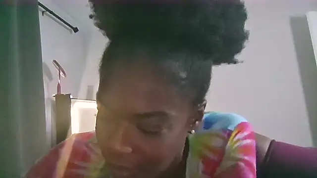 Snapshot of luxmina chatting on December 17, 2025, 4:23 pm luxmina online show from December 17, 2025, 4:23 pm