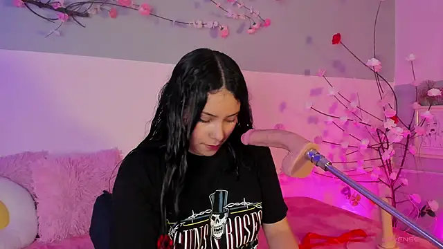 isabellagiirl online show from April 19, 2026, 8:33 pm