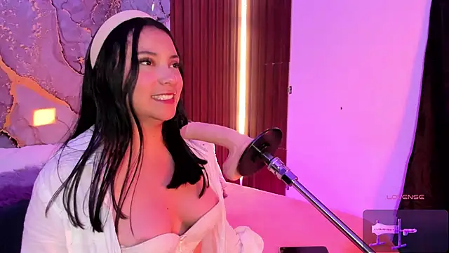 isabellagiirl online show from December 18, 2025, 2:32 pm