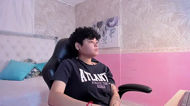 Snapshot of Sasha_Venom chatting on December 18, 2025, 1:26 pm Sasha Venom online show from December 18, 2025, 1:26 pm