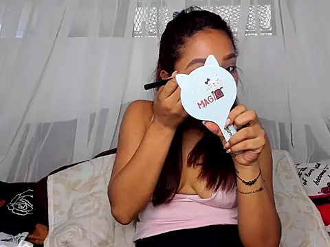  natzury  online show from February 20, 2026, 12:51 pm