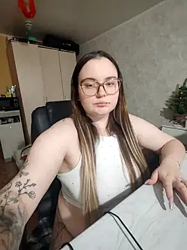 Snapshot of Elyslis chatting on December 17, 2025, 7:41 pm Elyslis online show from December 17, 2025, 7:41 pm