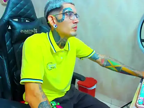 Snapshot of Boy_tatto77 chatting on February 7, 2026, 5:10 pm Boy tatto77 online show from February 7, 2026, 5:10 pm