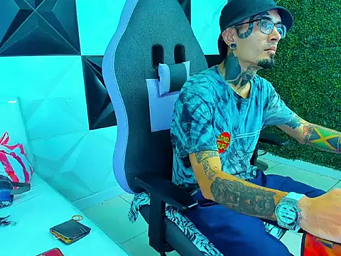 Snapshot of Boy_tatto77 chatting on July 23, 2026, 1:58 am Boy tatto77 online show from July 23, 2026, 1:58 am