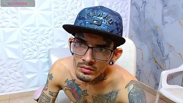 Boy tatto77 online show from April 5, 2026, 2:35 pm