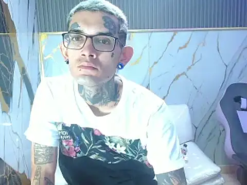 Snapshot of Boy_tatto77 chatting on January 13, 2026, 5:28 pm Boy tatto77 online show from January 13, 2026, 5:28 pm