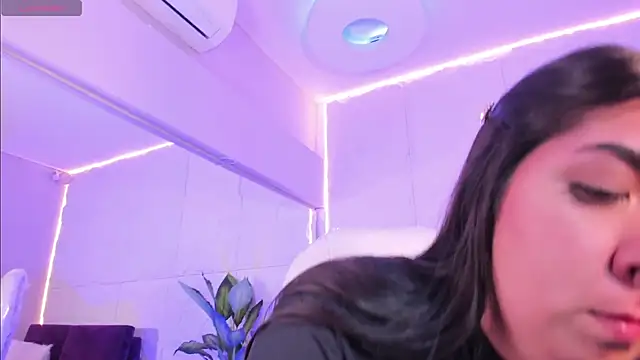 Snapshot of Mia_Ness chatting on December 18, 2025, 1:37 pm Mia Ness online show from December 18, 2025, 1:37 pm