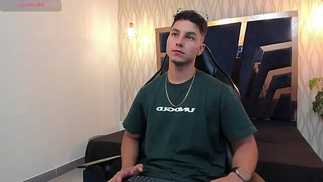 Noah Clarkk online show from April 18, 2026, 3:03 pm