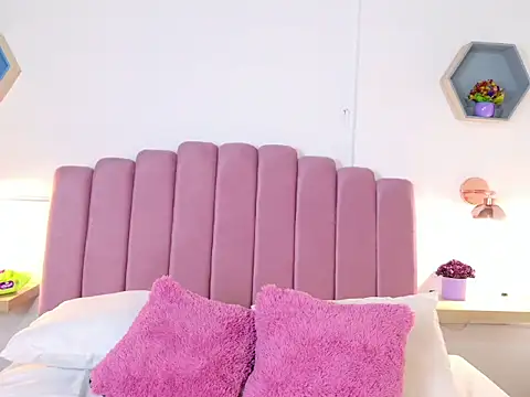 katiamoree online show from January 7, 2026, 9:20 pm