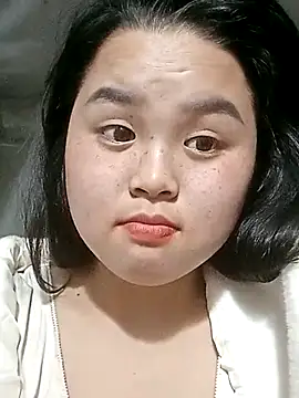 Snapshot of Daisy-y chatting on December 18, 2025, 2:43 pm Daisy-y online show from December 18, 2025, 2:43 pm