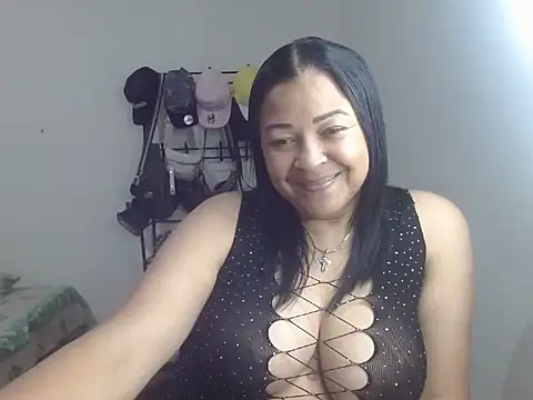 Snapshot of Cley_4 chatting on December 19, 2025, 4:05 am Cley 4 online show from December 19, 2025, 4:05 am