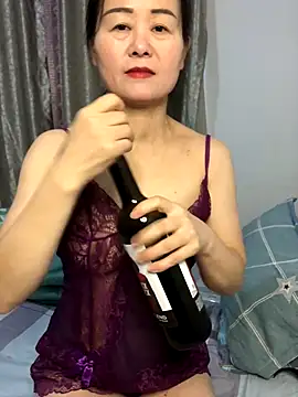 yunyun52012 online show from January 6, 2026, 9:13 am