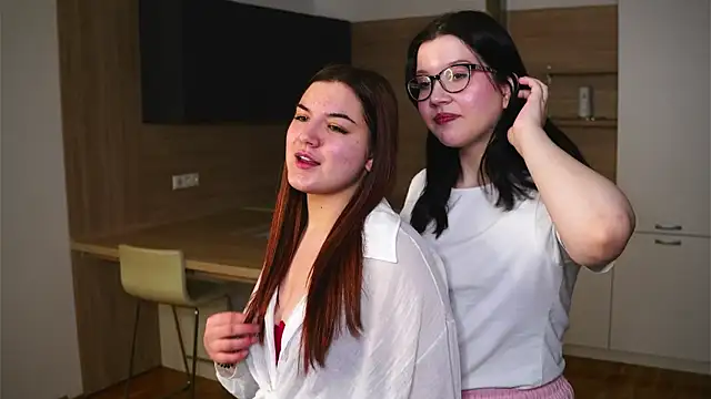 SallieSmestad online show from December 18, 2025, 4:55 pm