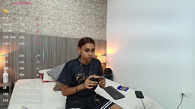 zoe bermudez online show from February 11, 2026, 3:28 am