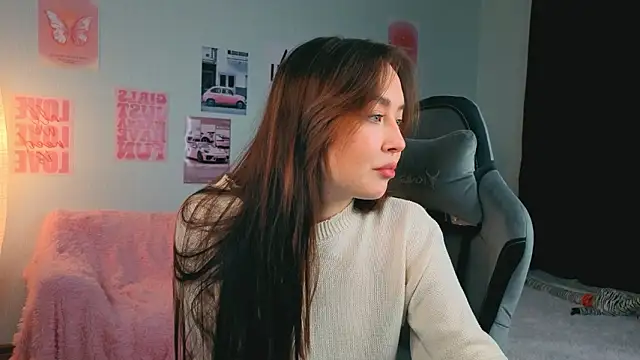 Snapshot of fallin_lovee chatting on February 6, 2026, 7:43 pm fallin lovee online show from February 6, 2026, 7:43 pm