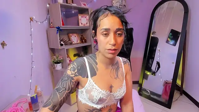 Snapshot of StaceyLeee chatting on February 2, 2026, 7:57 pm StaceyLeee online show from February 2, 2026, 7:57 pm