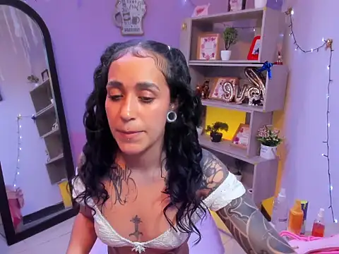 Snapshot of StaceyLeee chatting on February 5, 2026, 8:26 pm StaceyLeee online show from February 5, 2026, 8:26 pm