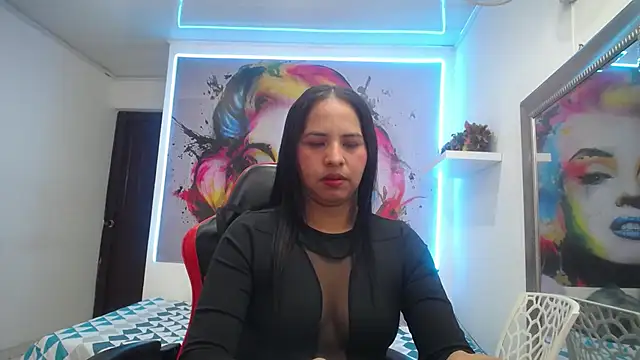 nicol ross19 online show from April 18, 2026, 7:18 pm