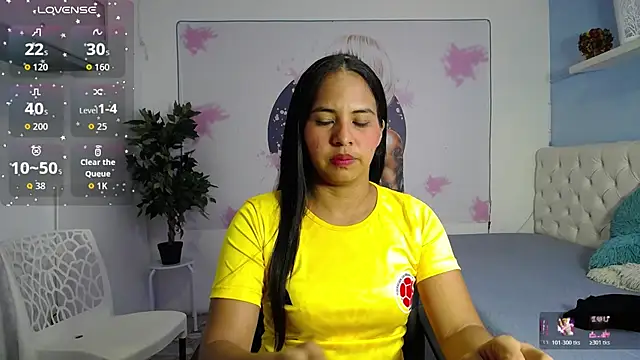 nicol ross19 online show from July 3, 2026, 7:09 pm