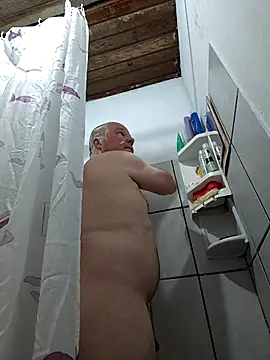 luis8558 online show from January 6, 2026, 11:31 pm