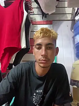 Snapshot of GuioficialBr chatting on December 22, 2025, 5:57 pm GuioficialBr online show from December 22, 2025, 5:57 pm