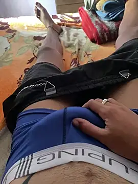 Snapshot of GuioficialBr chatting on February 4, 2026, 3:51 pm GuioficialBr online show from February 4, 2026, 3:51 pm