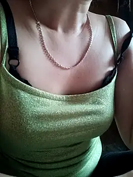 yula-bi online show from April 18, 2026, 1:19 am