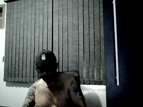 hairybeartopdominant online show from December 19, 2025, 1:02 pm