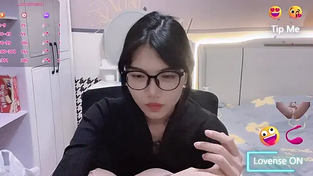 zhnmjx2025 online show from April 19, 2026, 12:06 pm