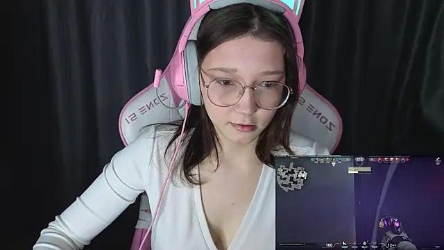 Pink-Aura- online show from January 12, 2026, 7:20 pm