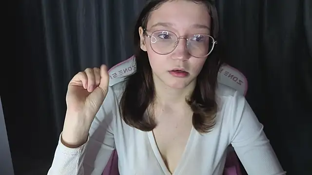 Pink-Aura- online show from January 17, 2026, 9:29 pm