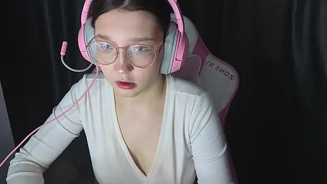 Pink-Aura- online show from January 16, 2026, 4:22 pm