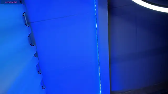 ManuelaEvans  online show from April 22, 2026, 11:00 pm