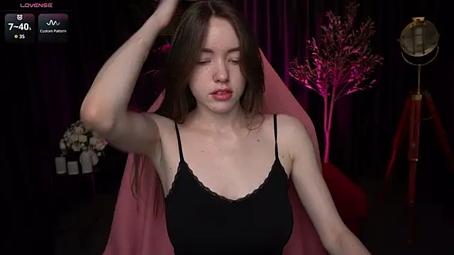 Velouraa online show from March 21, 2026, 10:57 pm