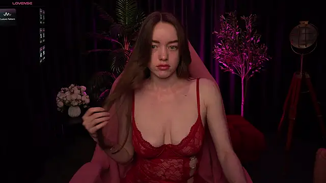 Velouraa online show from May 11, 2026, 8:50 pm