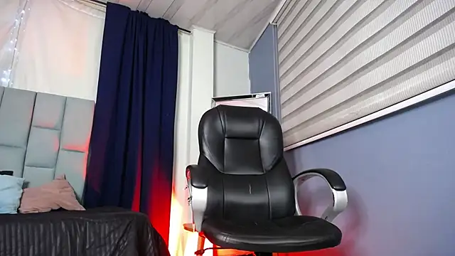 Emilyy05  online show from January 18, 2026, 3:10 am