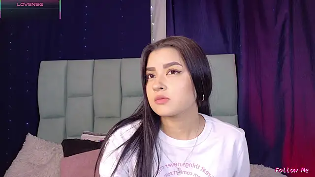 Emilyy05  online show from April 17, 2026, 12:35 am
