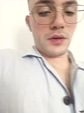 Snapshot of luke25bwc chatting on December 23, 2025, 5:51 am luke25bwc online show from December 23, 2025, 5:51 am