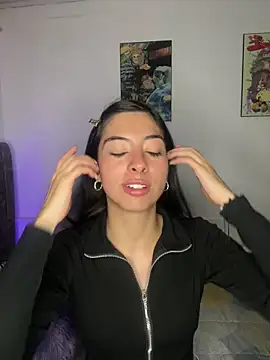 junorise23 online show from April 17, 2026, 3:53 am