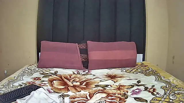 DesiredQueen27 online show from March 18, 2026, 1:35 pm