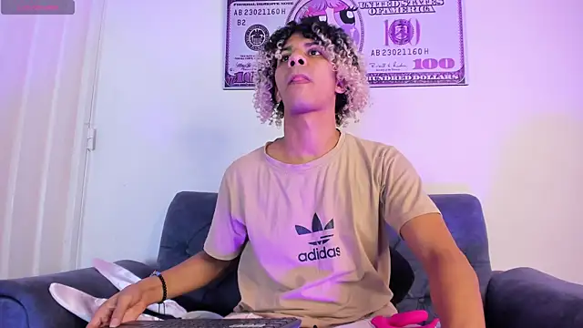 Victor LatinBoy online show from April 18, 2026, 11:56 am