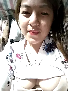 Snapshot of Lucky_cutee chatting on May 6, 2026, 1:04 pm Lucky cutee online show from May 6, 2026, 1:04 pm