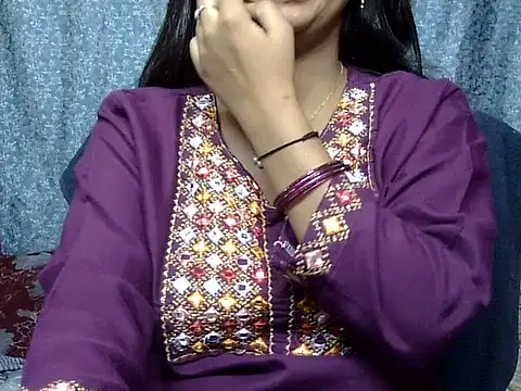 cute Dirty Diva online show from May 7, 2026, 4:10 pm
