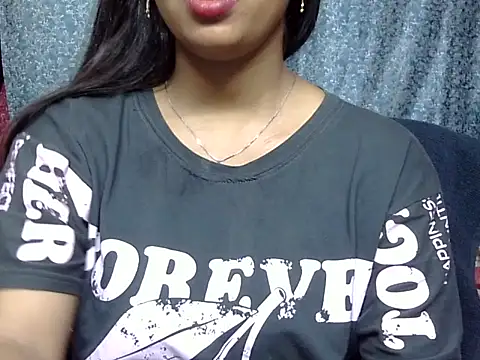 cute Dirty Diva online show from May 18, 2026, 5:13 am