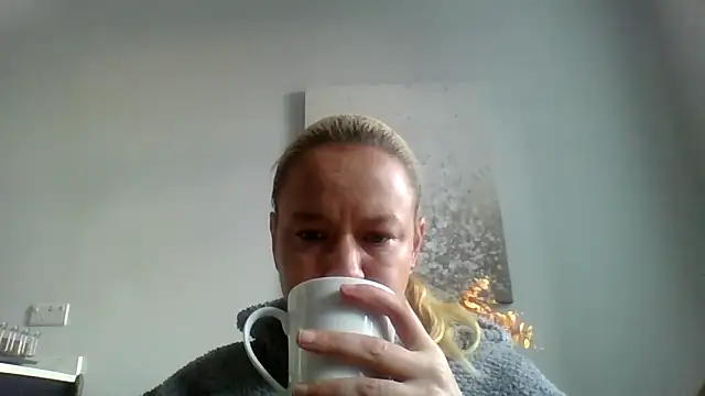 Snapshot of jennyblondeuk chatting on March 26, 2026, 4:05 pm jennyblondeuk online show from March 26, 2026, 4:05 pm